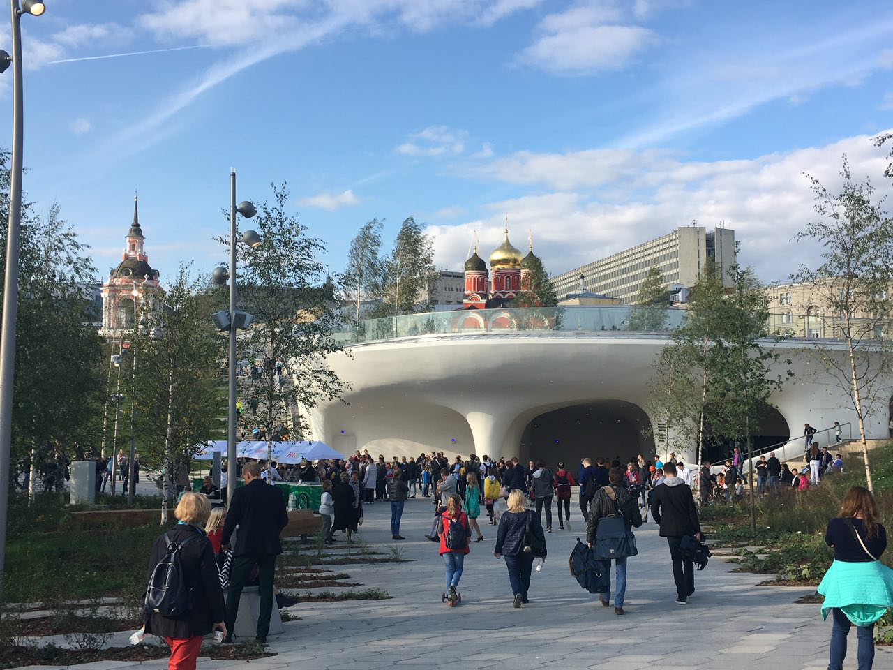 Аттракционы в парке зарядье. Парк Зарядье аттракционы. Парк Зарядье полёт над Москвой. Парк Зарядье аттракцион полет над Россией. Парк Зарядье в Москве аттракционы.